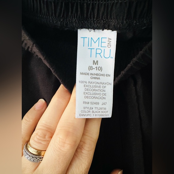 High-Low Embroidered skirt - Picture 2 of 3